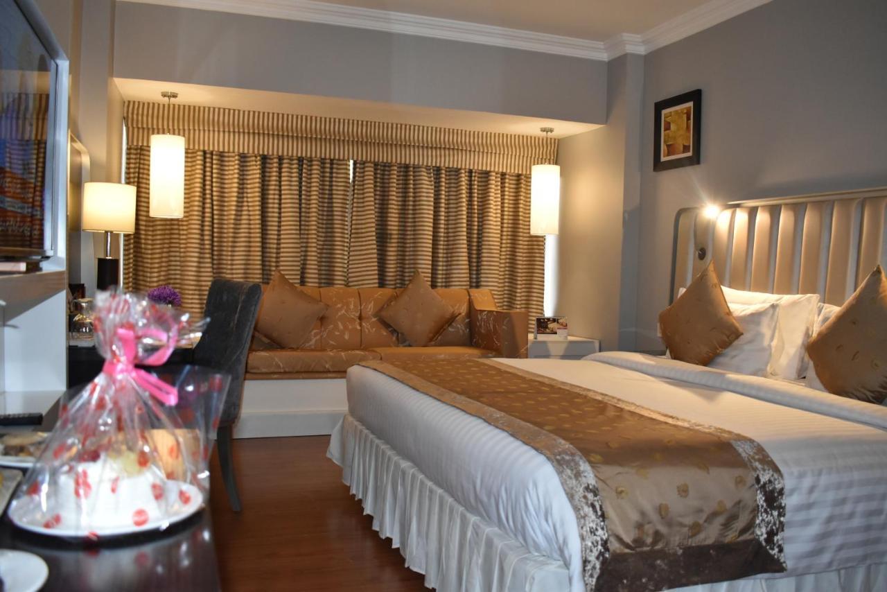 Ramada Plaza by Wyndham Karachi Airport Hotel Bagian luar foto A room at the hotel