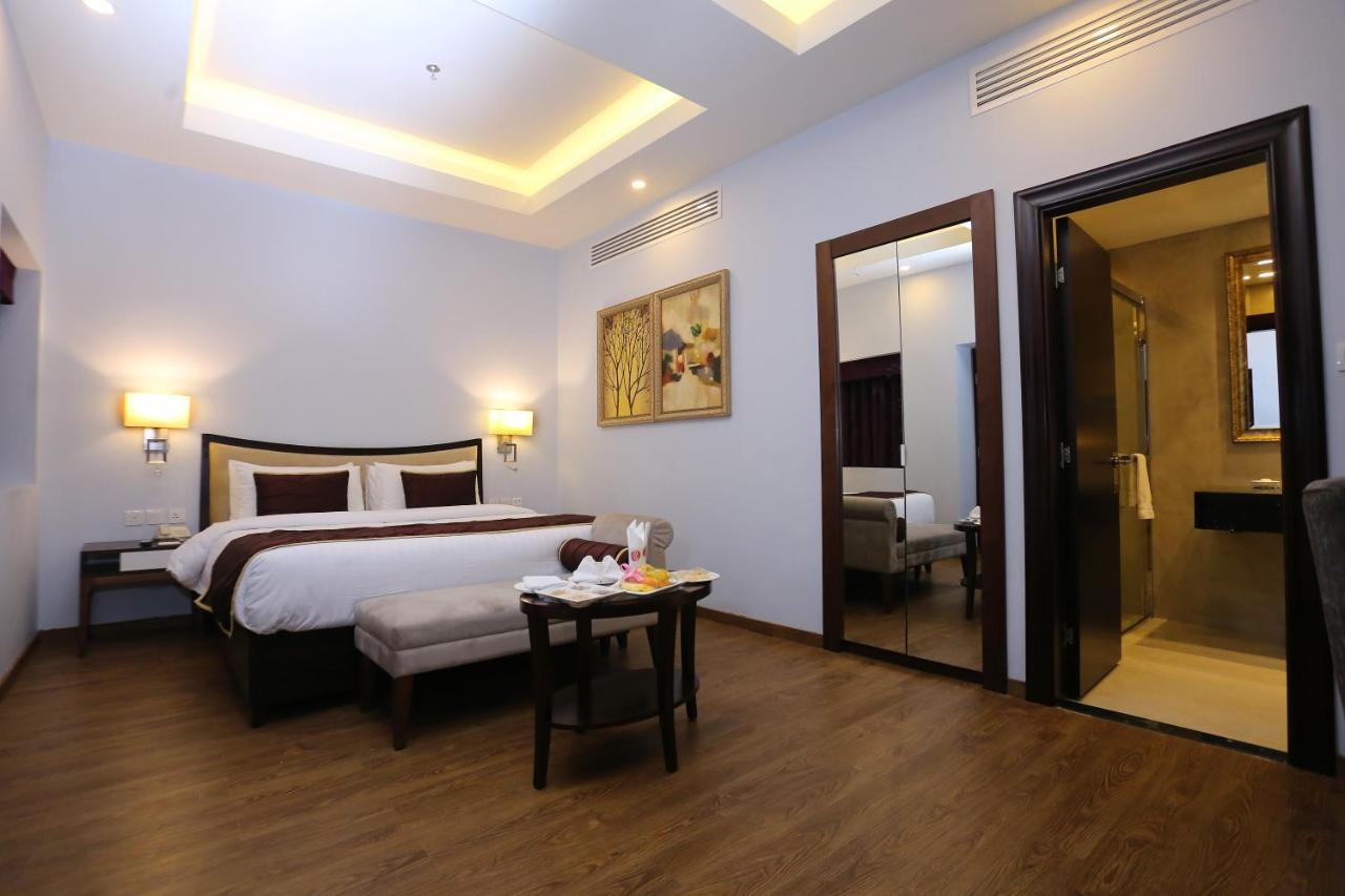 Ramada Plaza by Wyndham Karachi Airport Hotel Bagian luar foto Deluxe Room