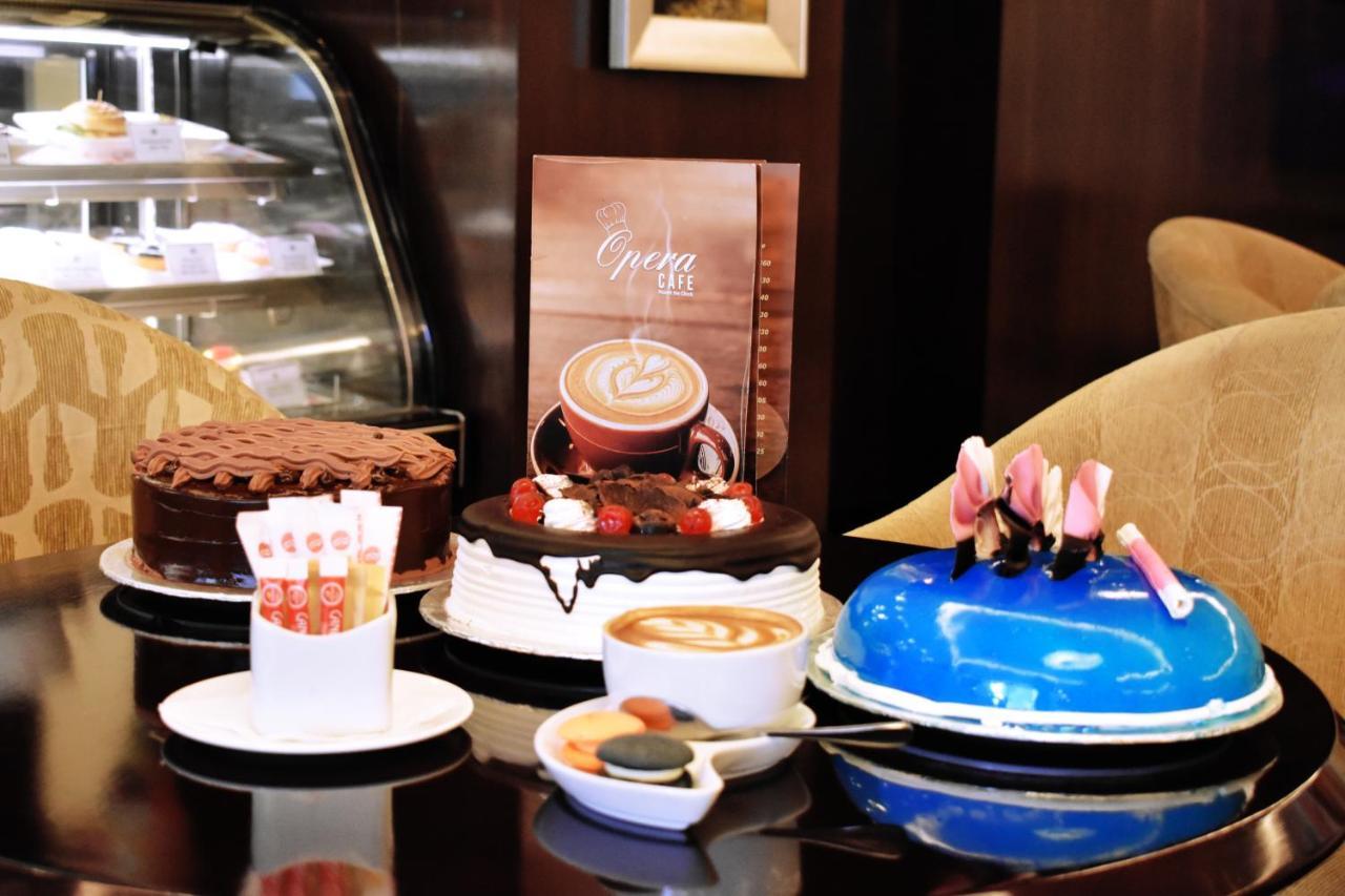 Ramada Plaza by Wyndham Karachi Airport Hotel Bagian luar foto A selection of cakes and coffee