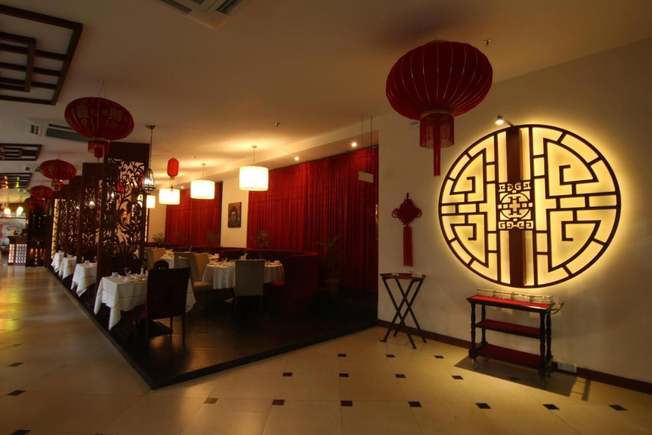 Ramada Plaza by Wyndham Karachi Airport Hotel Bagian luar foto Interior of a restaurant in Beijing