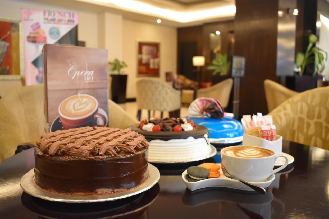 Ramada Plaza by Wyndham Karachi Airport Hotel Bagian luar foto Coffee Shop