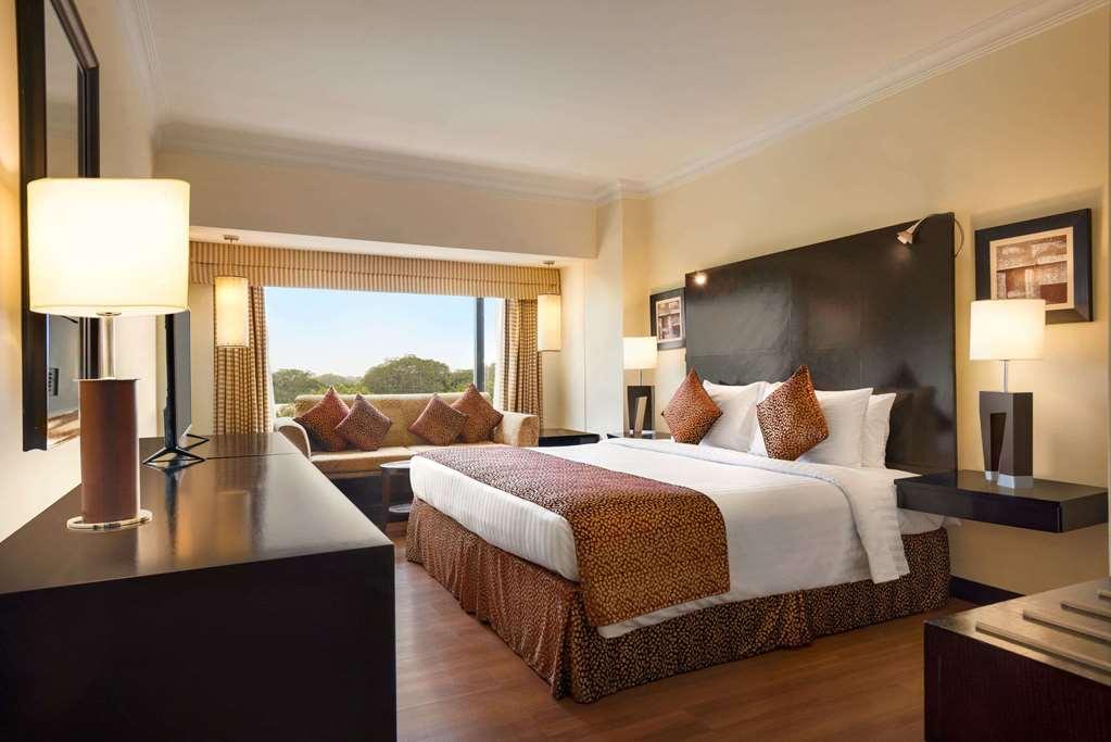 Ramada Plaza by Wyndham Karachi Airport Hotel Ruang foto A room at the Taj Bengal