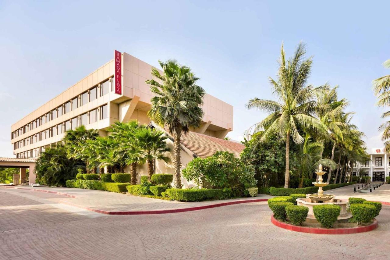 Ramada Plaza by Wyndham Karachi Airport Hotel Bagian luar foto The hotel in 2012