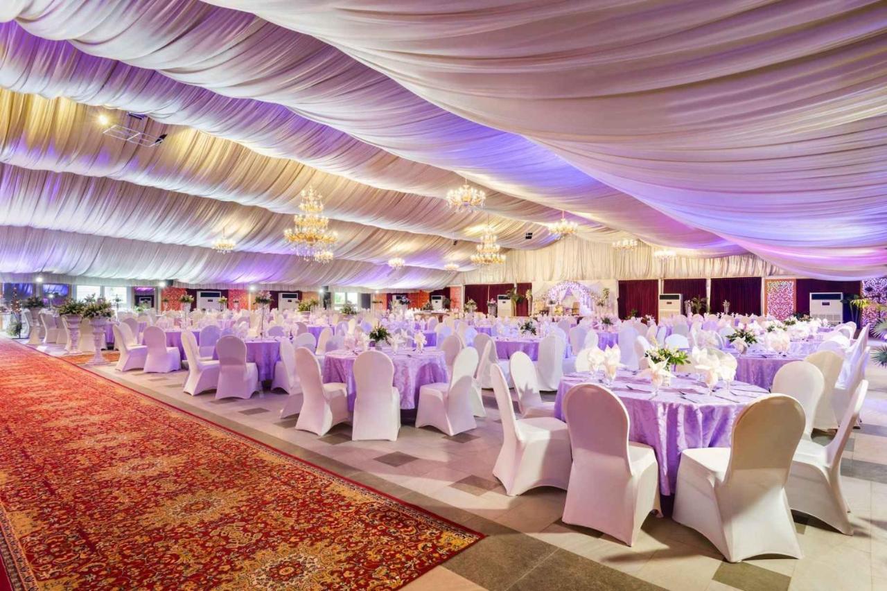 Ramada Plaza by Wyndham Karachi Airport Hotel Bagian luar foto The Grand Ballroom