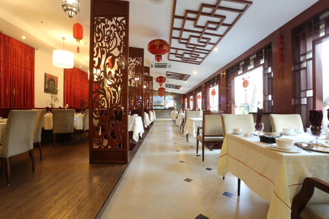 Ramada Plaza by Wyndham Karachi Airport Hotel Bagian luar foto Interior of a restaurant in Beijing