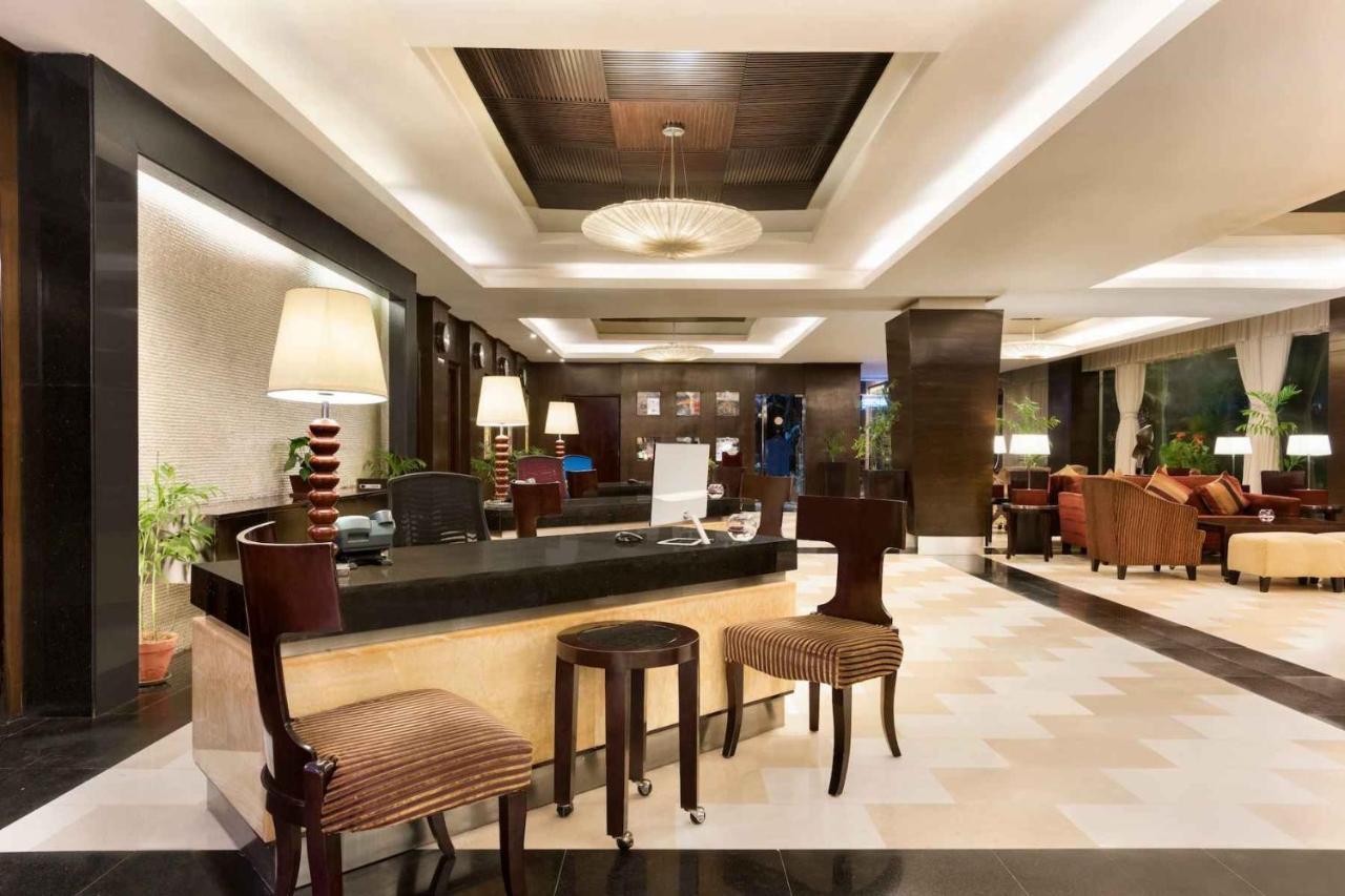 Ramada Plaza by Wyndham Karachi Airport Hotel Bagian luar foto Lobby